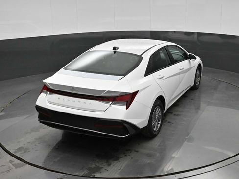 New 2026 Hyundai Elantra SE FWD image 29