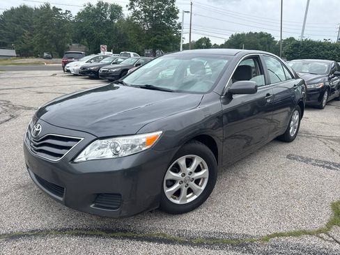 Used 2010 Toyota Camry LE FWD image 3