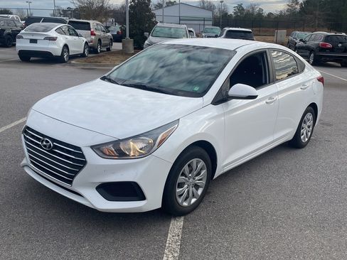 Used 2022 Hyundai Accent SE image 1