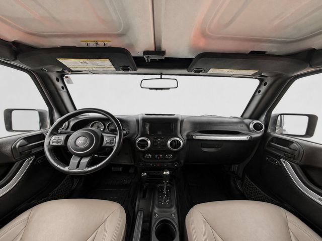 Used 2015 Jeep Wrangler Unlimited Rubicon w/ Connectivity Group AWD/4WD image 17