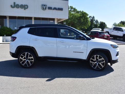Used 2025 Jeep Compass Limited w/ Elite Group image 10