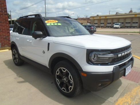 Used 2025 Ford Bronco Sport Outer Banks w/ Outer Banks Tech Package+ AWD/4WD image 14