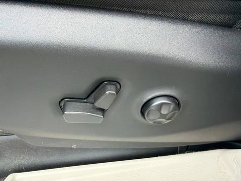 Used 2022 Chrysler Pacifica Limited FWD image 18