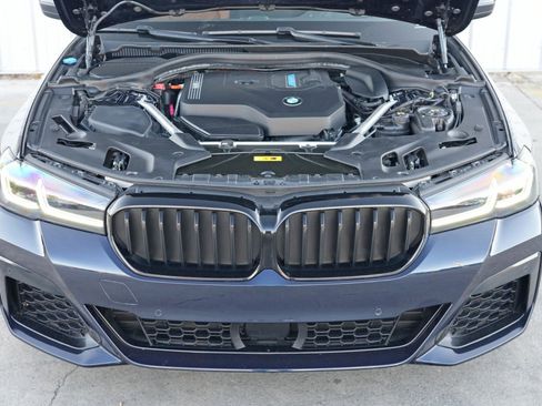 Used 2022 BMW 530e w/ Premium Package image 7