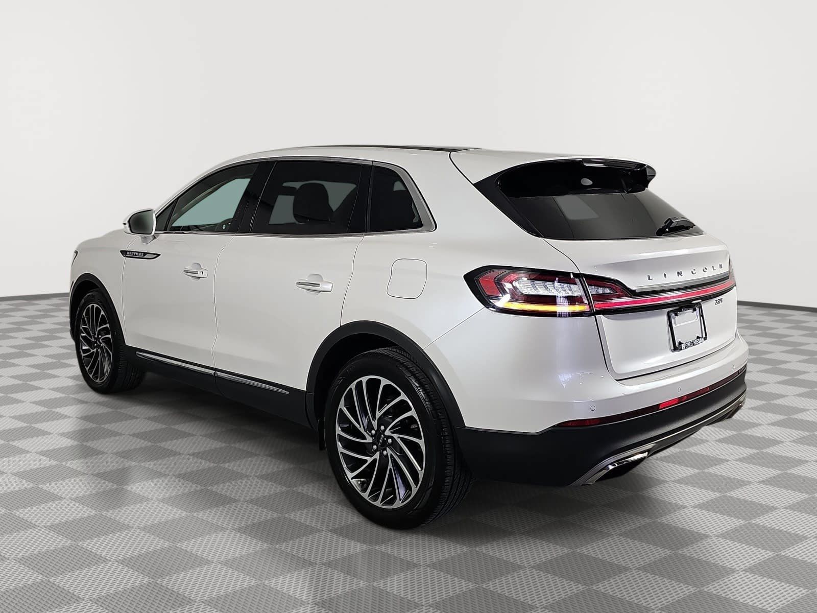 Used 2019 Lincoln Nautilus Reserve FWD image 6