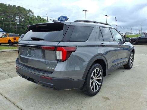 Used 2025 Ford Explorer ST-Line AWD/4WD image 5