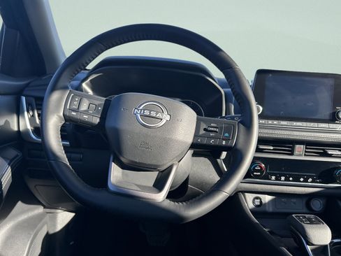 Used 2025 Nissan Rogue SV AWD/4WD image 38