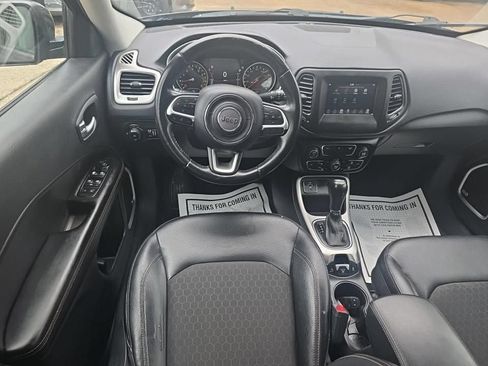 Used 2017 Jeep Compass Latitude w/ Popular Equipment Group FWD image 6