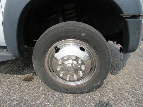 Used 2016 Ford F550 2WD Regular Cab Super Duty image 9