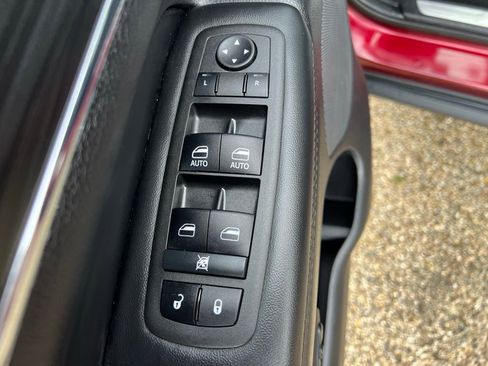 Used 2022 Jeep Grand Cherokee Limited image 23