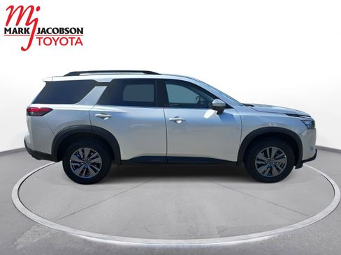 Used 2025 Nissan Pathfinder SV AWD/4WD image 4
