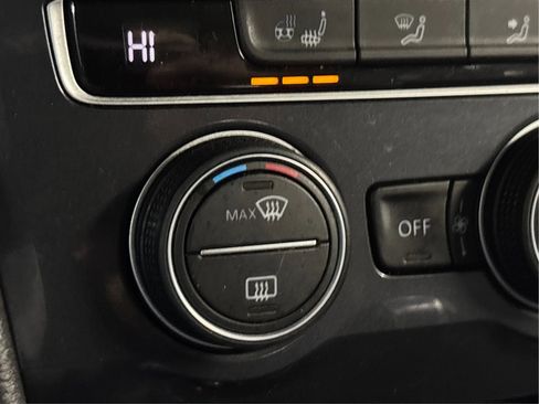 Used 2020 Volkswagen Tiguan SEL image 46