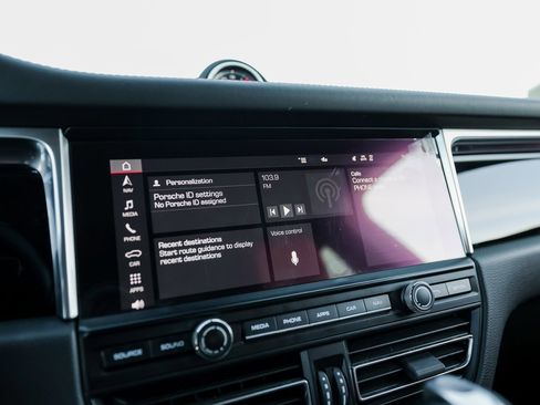 Certified 2020 Porsche Macan S image 18