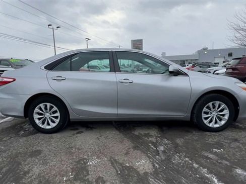 Used 2017 Toyota Camry LE image 9