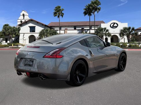Used 2019 Nissan 370Z Coupe RWD image 2
