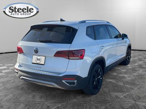 New 2024 Volkswagen Taos SE image 5