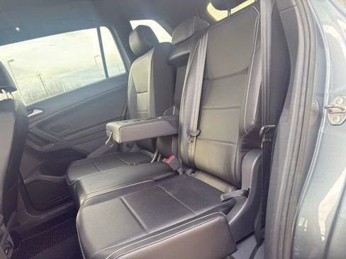 Used 2021 Volkswagen Tiguan SE R-Line image 9
