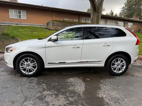 Used 2015 Volvo XC60 T5 Premier w/ Proximity Package image 5