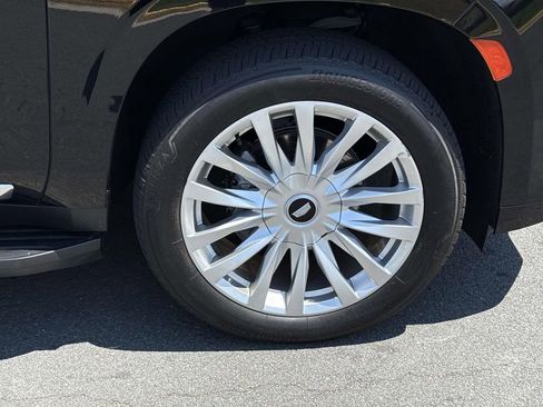Used 2022 Cadillac Escalade ESV Luxury AWD/4WD image 14