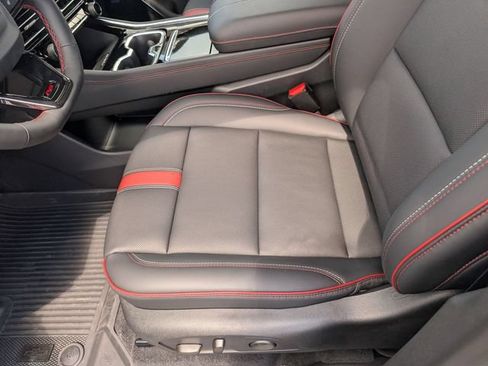 New 2027 Chevrolet Traverse RS w/ LPO, Floor Liner Package AWD/4WD image 19
