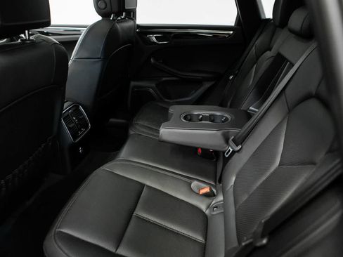Certified 2025 Porsche Macan AWD/4WD image 31