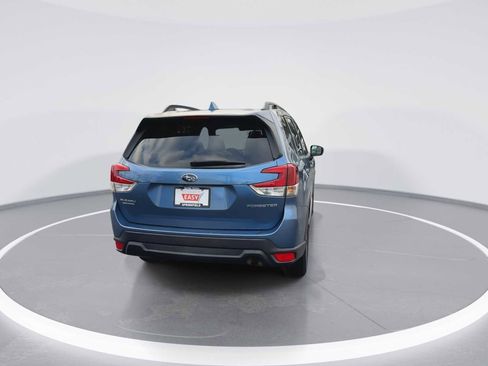 Used 2020 Subaru Forester Premium image 7