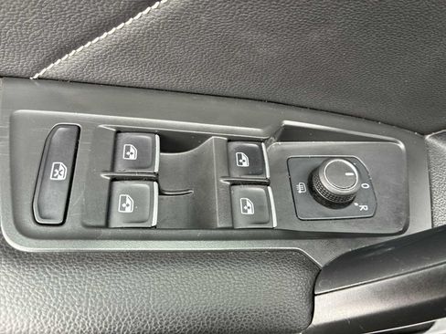 Used 2024 Volkswagen Tiguan SE AWD/4WD image 15
