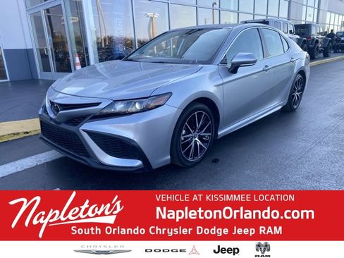 Used 2023 Toyota Camry SE image 1