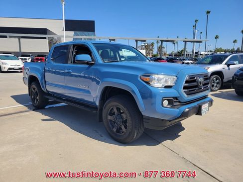 Used 2019 Toyota Tacoma SR5 RWD image 2