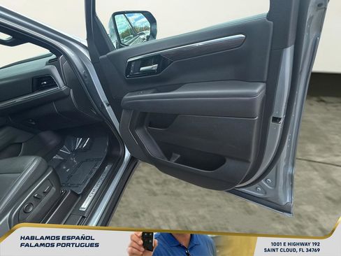 Used 2025 Chevrolet Suburban Z71 image 35