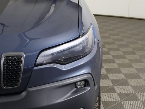 Used 2019 Jeep Cherokee Trailhawk w/ Cold Weather Group image 12