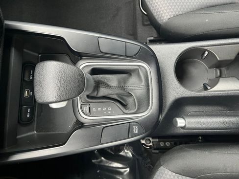 Used 2025 Kia Soul LX w/ LX Technology Package image 36