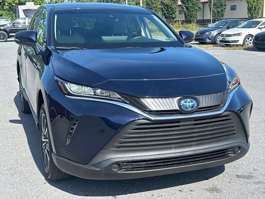 Used 2021 Toyota Venza LE AWD/4WD image 3