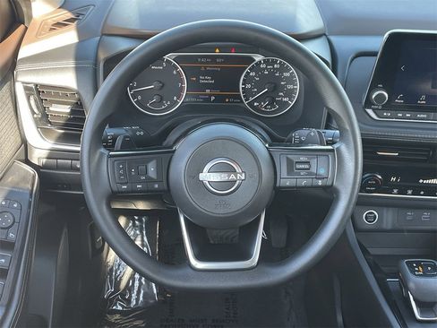 Used 2022 Nissan Rogue SV image 18