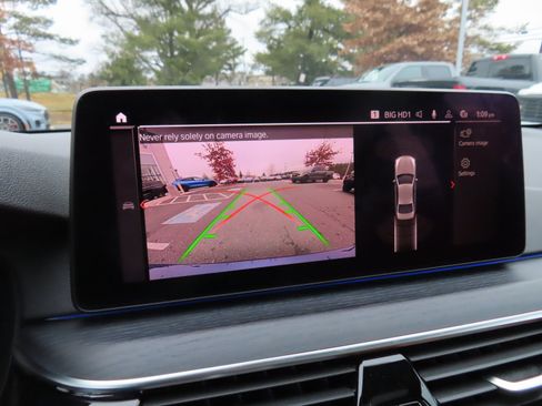 Used 2021 BMW 530i xDrive w/ Premium Package image 26