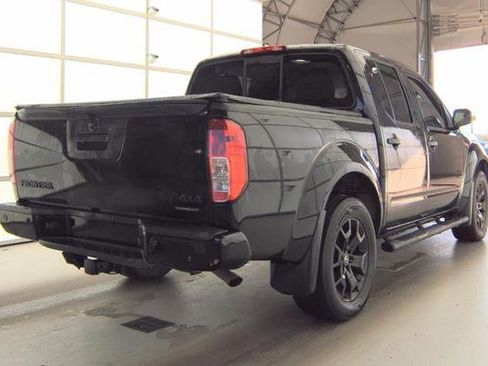 Used 2021 Nissan Frontier SV w/ Midnight Edition Floor Mats image 3