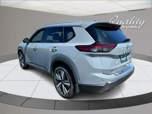 Used 2025 Nissan Rogue SL AWD/4WD image 8