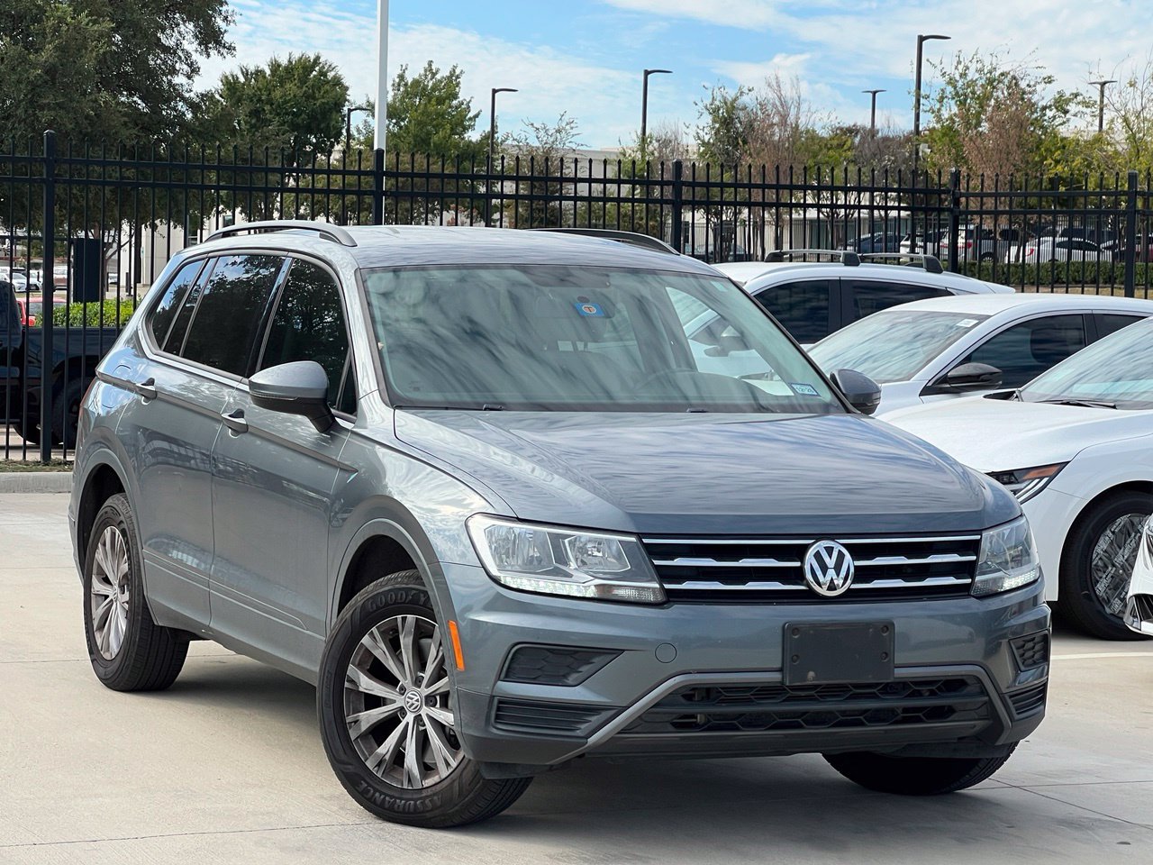Used 2020 Volkswagen Tiguan S FWD image 1