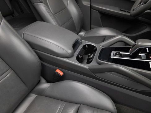 Used 2019 Porsche Cayenne image 22
