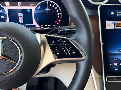 Used 2025 Mercedes-Benz GLC 350e 4MATIC image 25