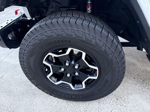 Used 2020 Jeep Gladiator Rubicon image 11