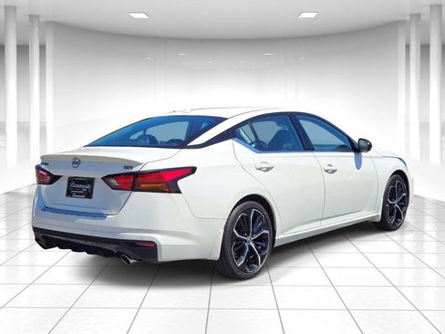 Used 2023 Nissan Altima 2.5 SR FWD image 3