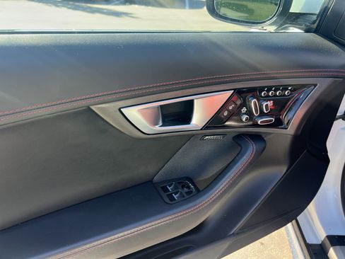 Used 2015 Jaguar F-TYPE R image 17