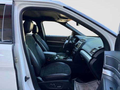 Used 2018 Ford Explorer XLT w/ Equipment Group 202A AWD/4WD image 22