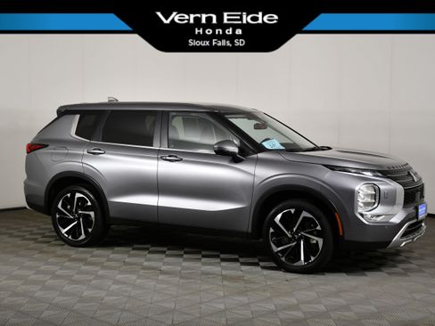 Used 2024 Mitsubishi Outlander AWD image 1