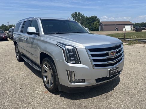 Used 2016 Cadillac Escalade ESV Luxury AWD/4WD image 1