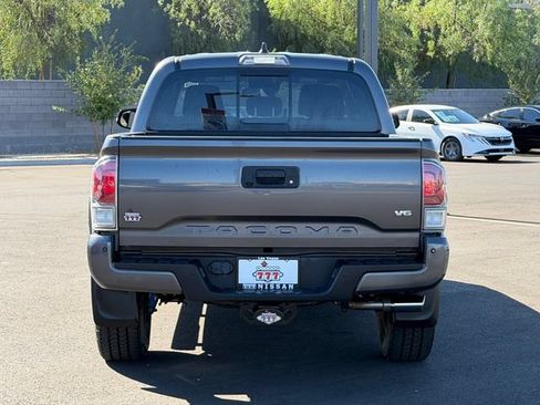 Used 2020 Toyota Tacoma TRD Sport w/ Technology Package AWD/4WD image 5
