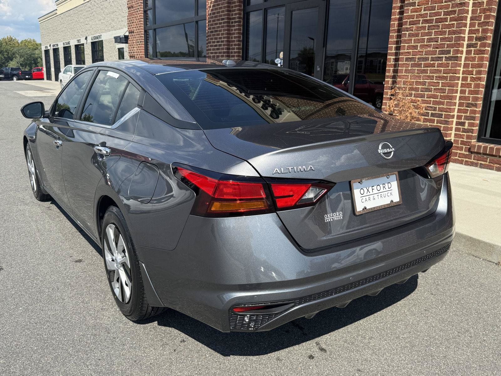 Used 2025 Nissan Altima 2.5 S FWD image 30