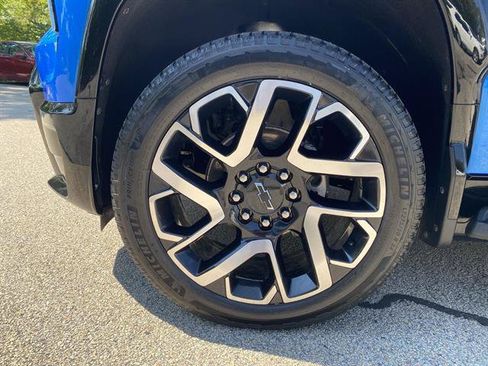Certified 2025 Chevrolet Silverado EV RST AWD/4WD image 12