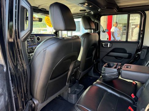 Used 2020 Jeep Wrangler Unlimited Sahara w/ Dual Top Group AWD/4WD image 27